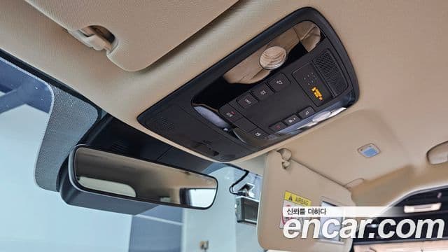 Kia Carnival 2021 — ფოტო 18/20