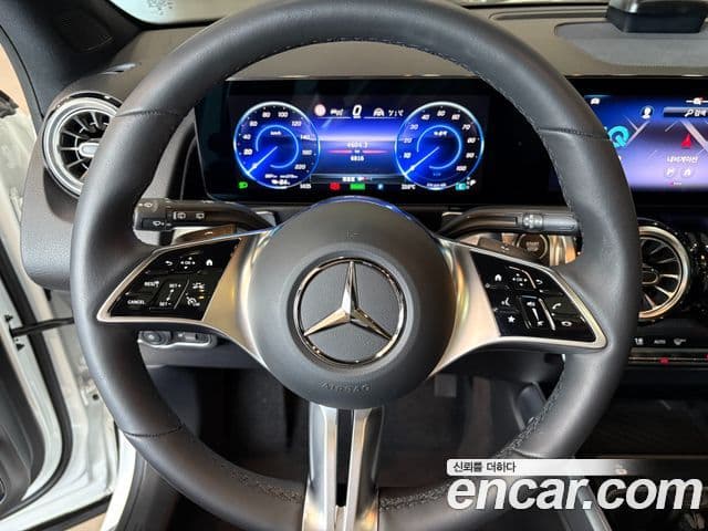Mercedes-Benz EQB 2025 — Şəkil 18/19