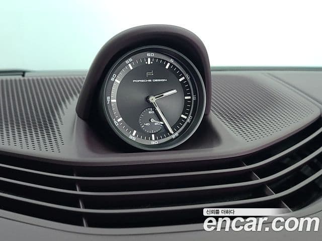 Porsche Taycan 2025 — ფოტო 17/20
