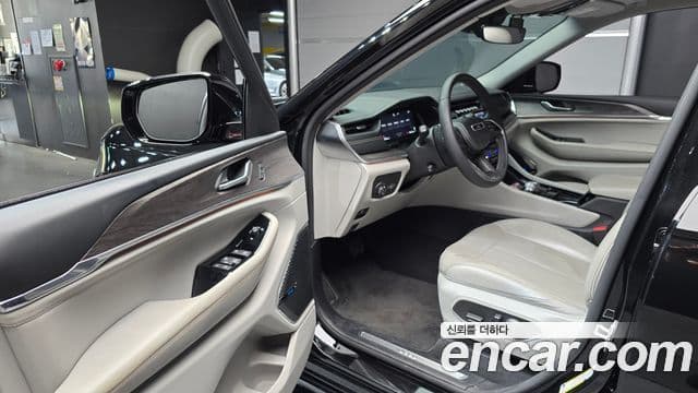 Jeep Grand Cherokee 2023 — Şəkil 10/20