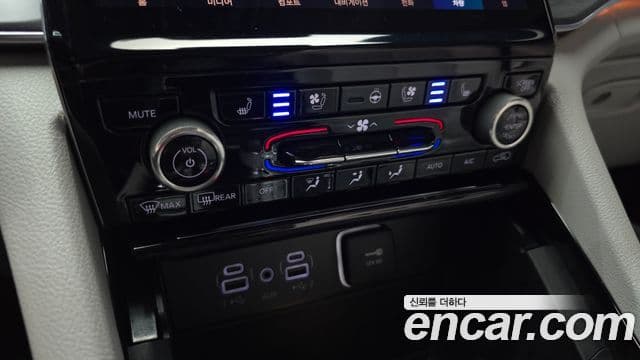 Jeep Grand Cherokee 2023 — Şəkil 17/20