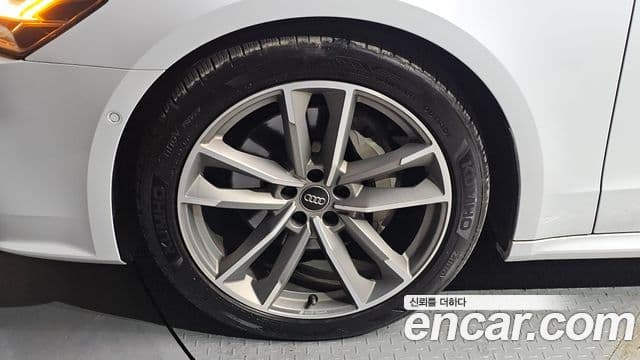 Audi A7 2020 — ფოტო 5/20