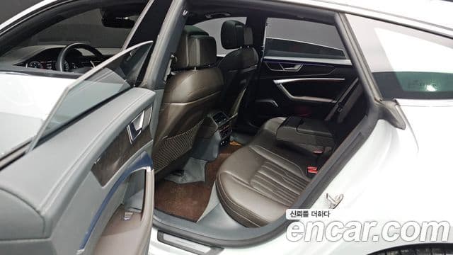 Audi A7 2020 — ფოტო 19/20