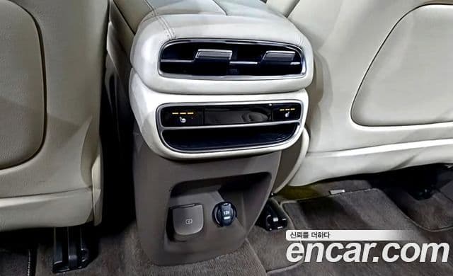 Genesis GV80 2022 — ფოტო 17/19