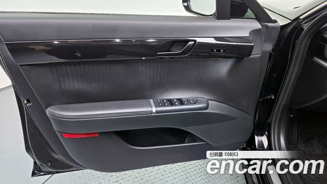 Hyundai Grandeur Hybrid 2023 — Photo 10/36