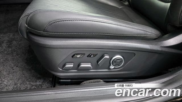 Hyundai Grandeur Hybrid 2023 — Photo 8/36
