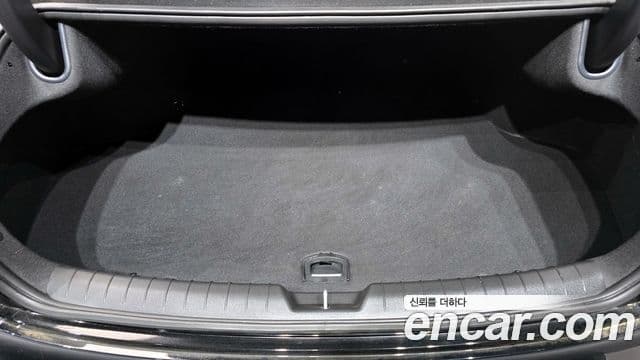 Hyundai Grandeur Hybrid 2023 — Photo 13/36