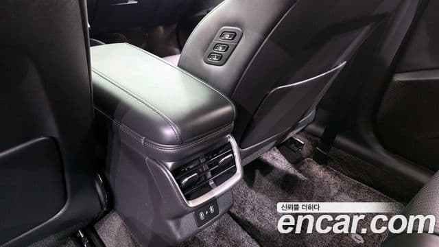 Hyundai Grandeur Hybrid 2023 — Photo 31/36
