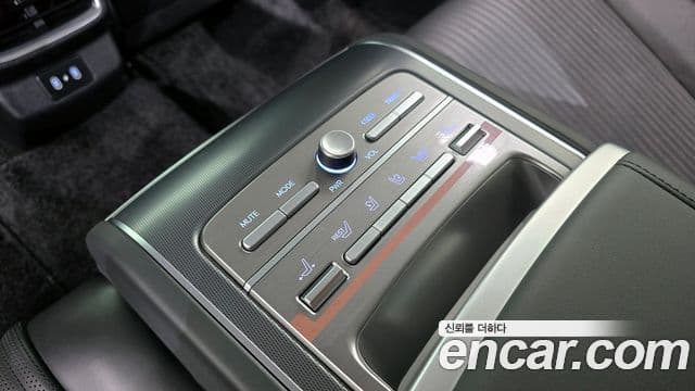 Hyundai Grandeur Hybrid 2023 — Photo 19/36