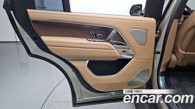 Land Rover Range Rover 2023 — Photo 31/45