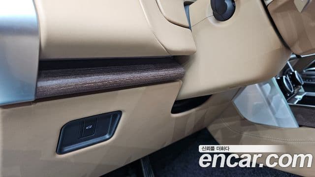 Land Rover Range Rover 2023 — Photo 40/45