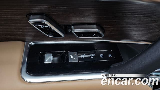 Land Rover Range Rover 2023 — Photo 24/45