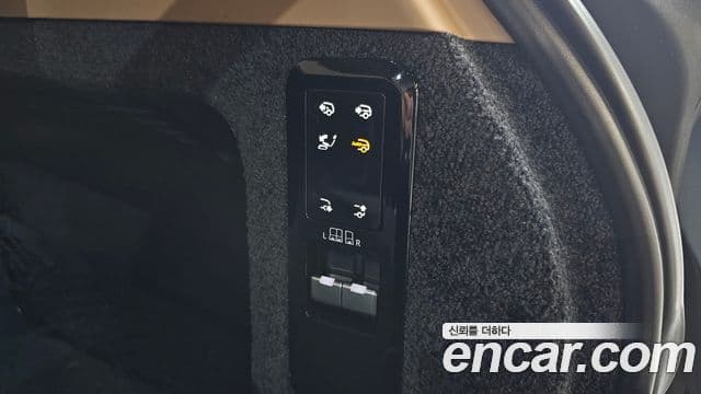 Land Rover Range Rover 2023 — Photo 16/45
