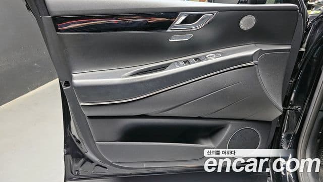 Genesis GV80 2021 — Photo 16/31