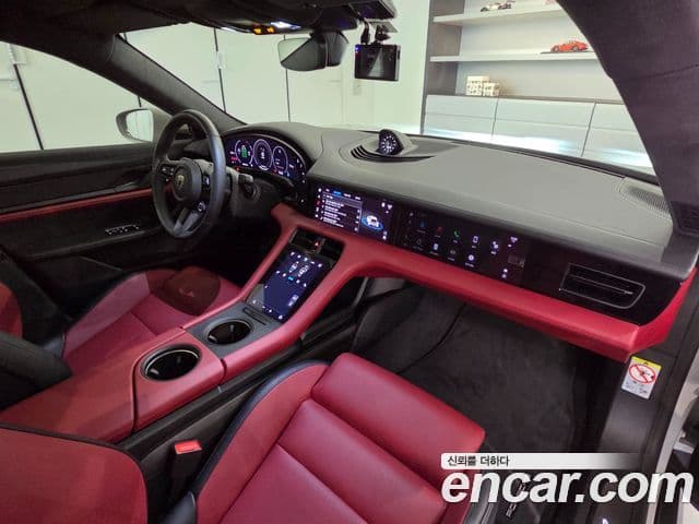 Porsche Taycan 2025 — Photo 18/20