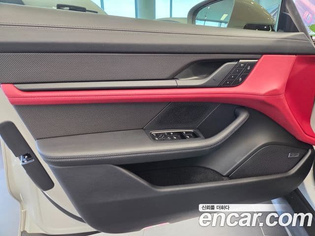 Porsche Taycan 2025 — Photo 16/20
