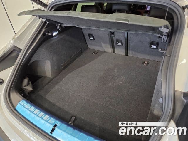 Porsche Taycan 2025 — Photo 17/20