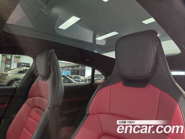 Porsche Taycan 2025 — Photo 11/20