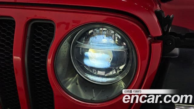 Jeep Wrangler 2018 — ფოტო 23/34