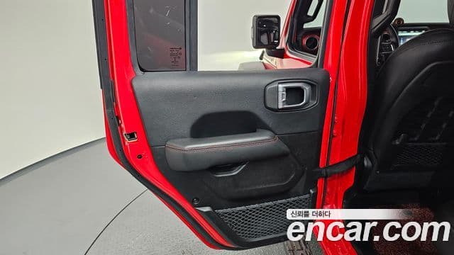 Jeep Wrangler 2018 — ფოტო 11/34