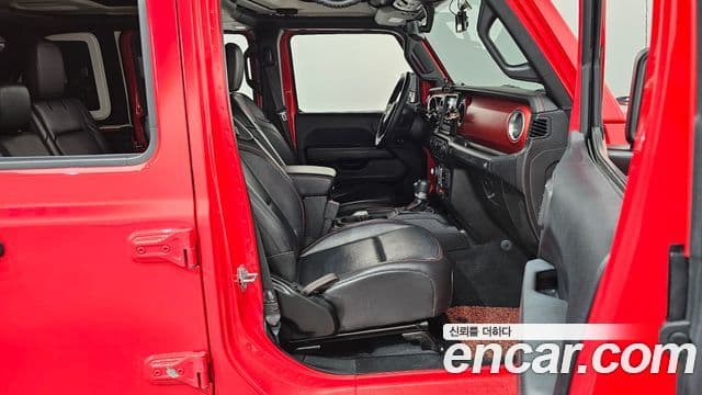 Jeep Wrangler 2018 — ფოტო 34/34