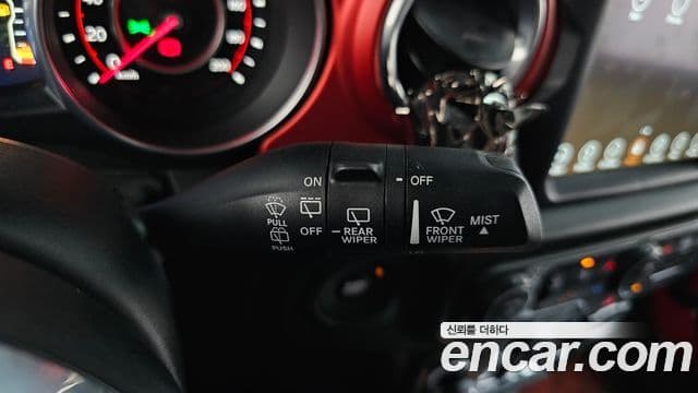 Jeep Wrangler 2018 — ფოტო 15/34