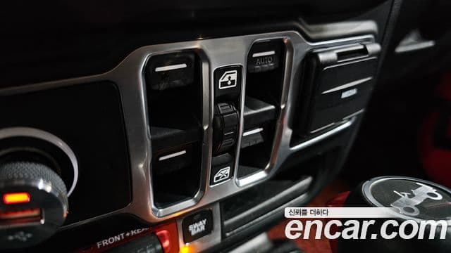 Jeep Wrangler 2018 — ფოტო 12/34