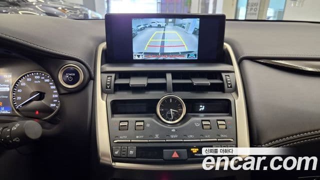 Lexus NX300h 2021 — Şəkil 14/20