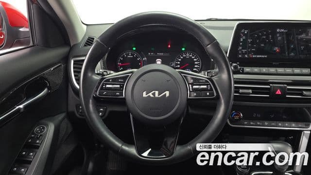 Kia Seltos 2022 — ფოტო 13/20