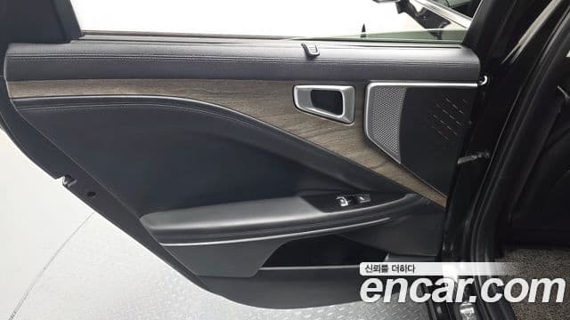 Kia K8 2021 — Photo 9/35