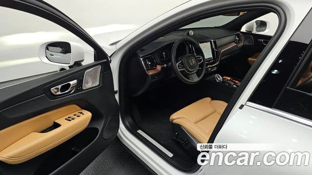 Volvo XC60 2025 — Şəkil 11/20