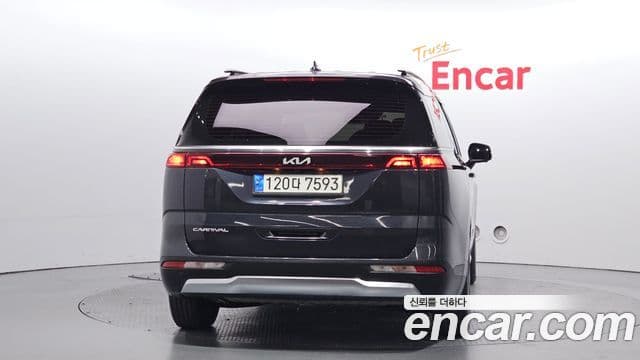 Kia Carnival 2021 — ფოტო 4/20