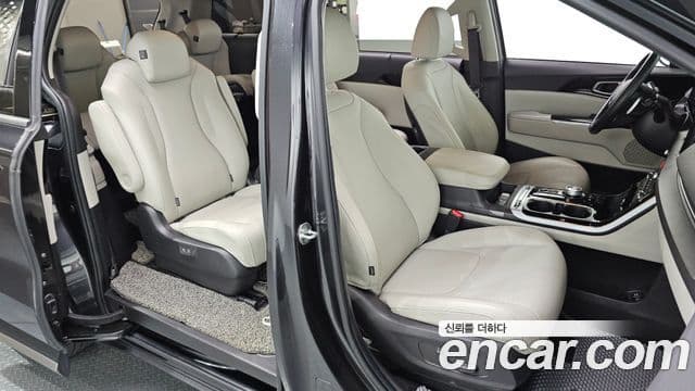 Kia Carnival 2021 — ფოტო 11/20