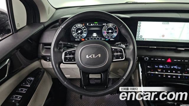 Kia Carnival 2021 — ფოტო 13/20