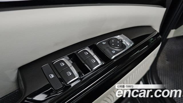 Kia Carnival 2021 — ფოტო 17/20