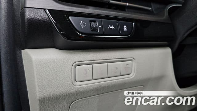 Kia Carnival 2021 — ფოტო 18/20