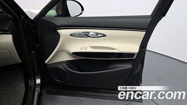 Genesis GV70 2023 — Photo 28/38