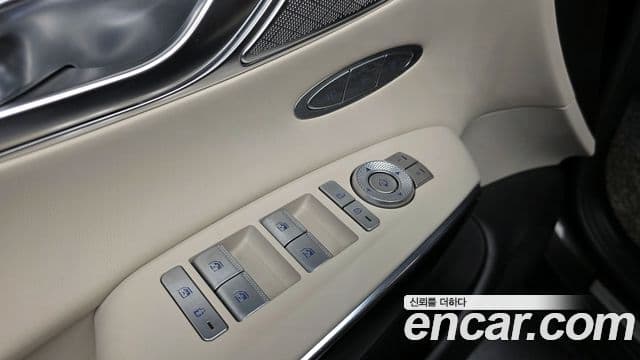 Genesis GV70 2023 — Photo 21/38