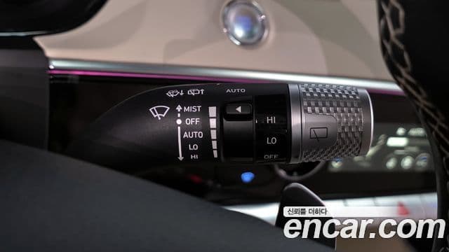 Genesis GV70 2023 — Photo 16/38