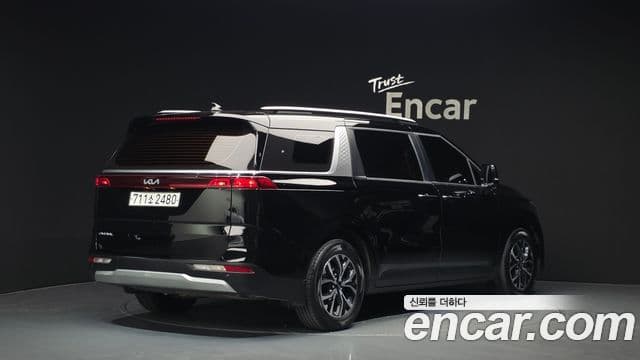 Kia Carnival 2023 — ფოტო 2/20