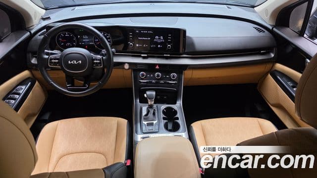 Kia Carnival 2023 — ფოტო 7/20