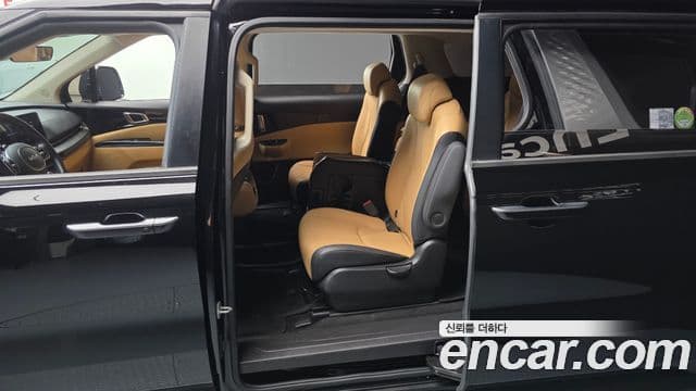 Kia Carnival 2023 — ფოტო 11/20