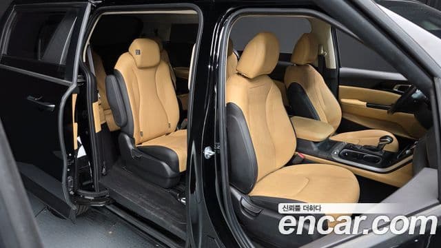 Kia Carnival 2023 — ფოტო 12/20