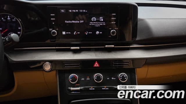 Kia Carnival 2023 — ფოტო 17/20