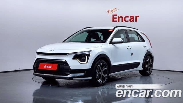 Kia Niro 2022 — Фото 1/20