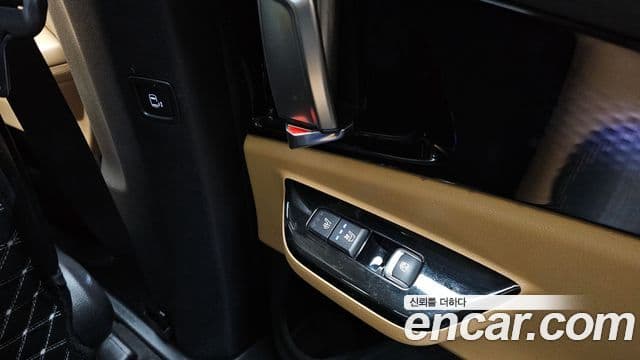 Kia Carnival 2023 — Фото 19/20