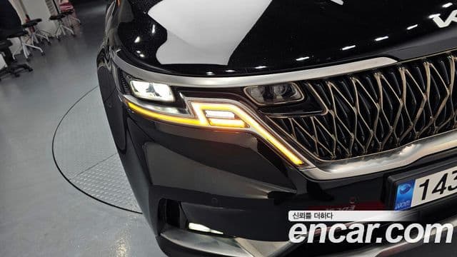 Kia Carnival 2023 — Photo 10/30