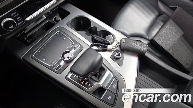 Audi Q7 2019 — Şəkil 9/20
