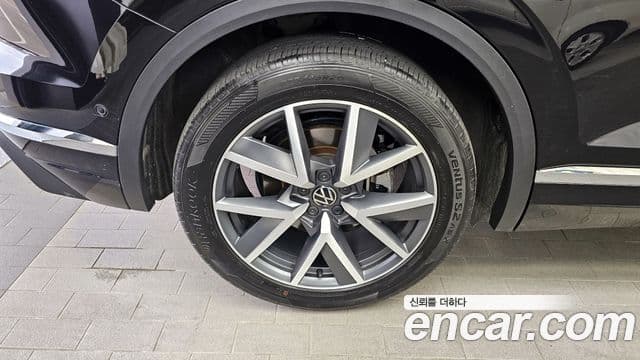Volkswagen Touareg 2021 — ფოტო 5/20