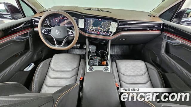 Volkswagen Touareg 2021 — ფოტო 7/20